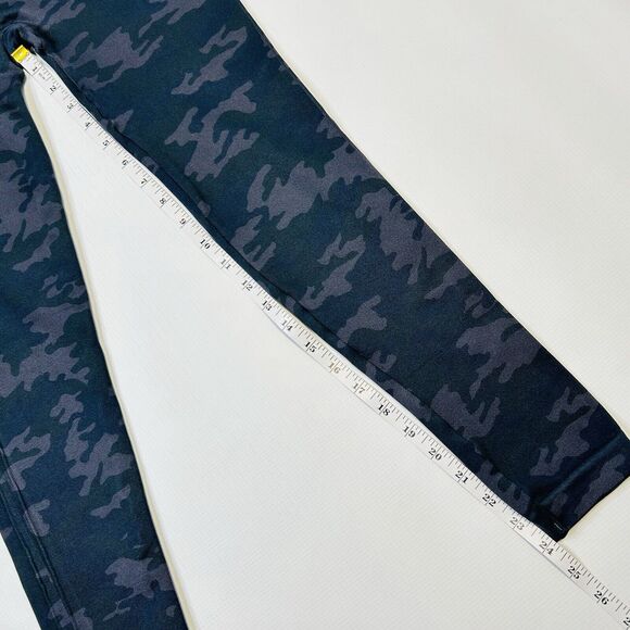 Spanx Camo Leggings Womens Medium Seamless Black Grey Mid Rise - Picture 5 of 8